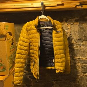 Mustard yellow men’s patagonia puffer